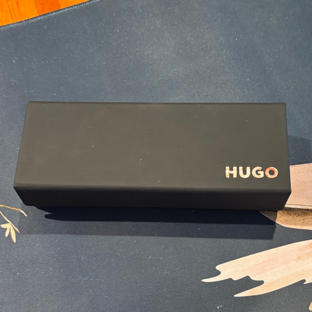 HUGO Black Aviator Sunglasses-Brand new! - Picture 5 of 5